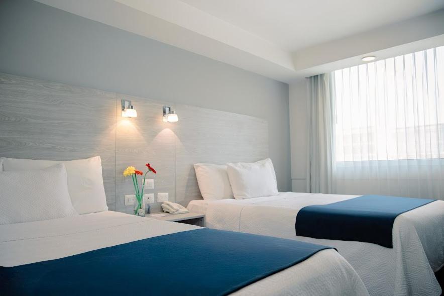 Postel nebo postele na pokoji v ubytování Kasa Hotel & Suites