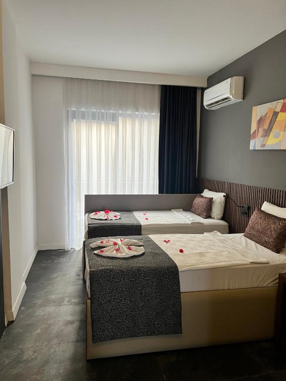 Postel nebo postele na pokoji v ubytování Wolf Of The City Hotel & Spa