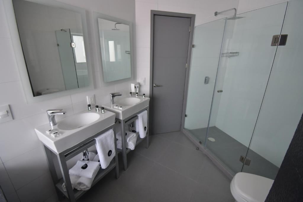 Koupelna v ubytování Hotel Perla Central
