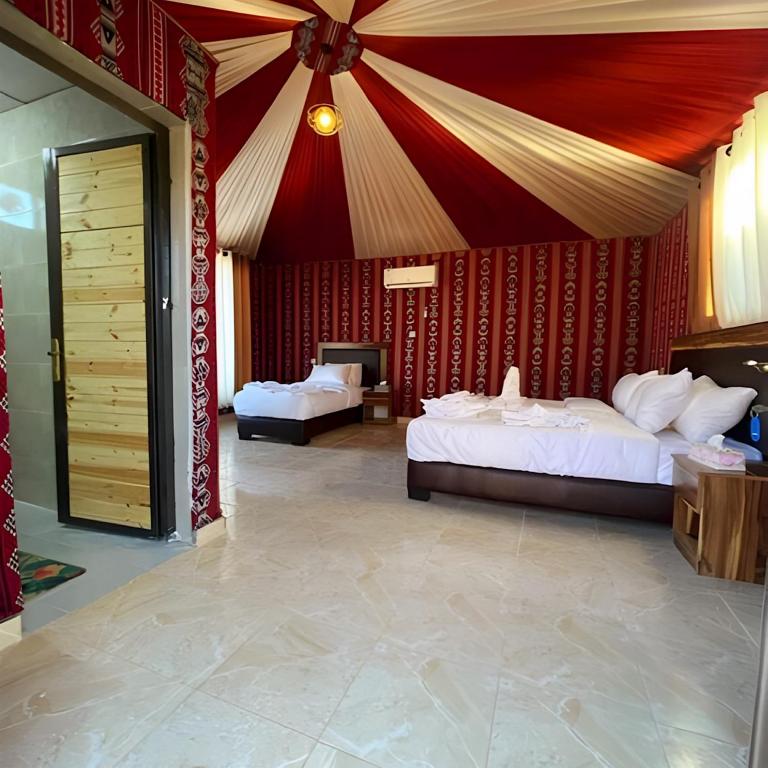 Postel nebo postele na pokoji v ubytování Louis Bedouin Luxe Resort