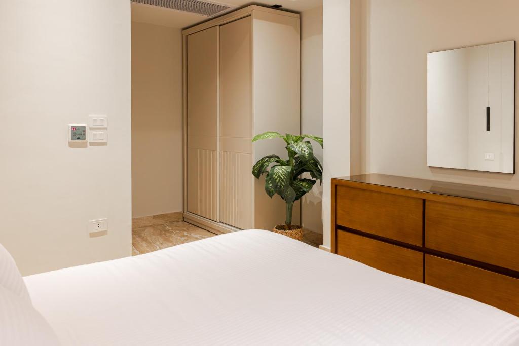 Elegance Tower photo