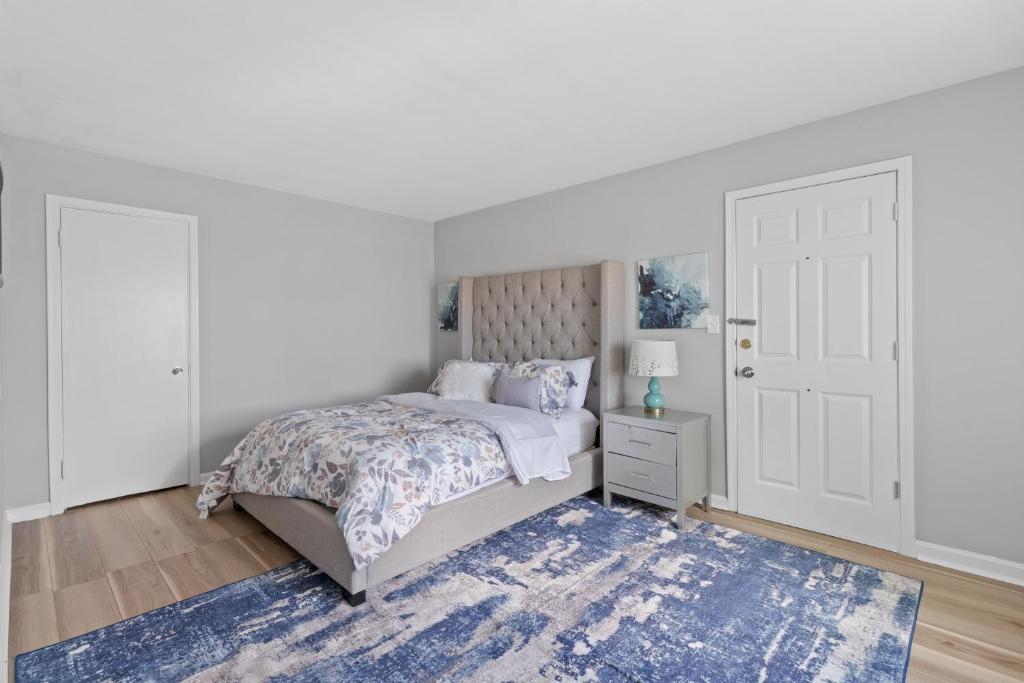 Ένα ή περισσότερα κρεβάτια σε δωμάτιο στο Comfort room in Cincinnati