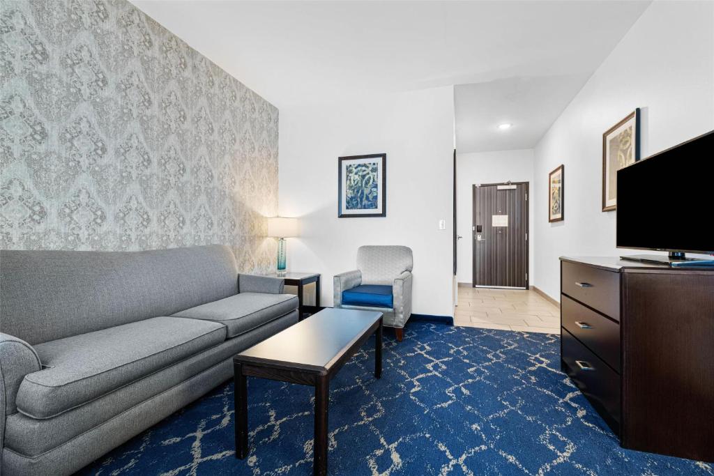 Best Western Plus New Richmond Inn & Suites photo