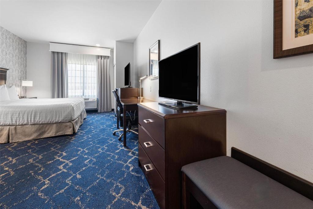 Best Western Plus New Richmond Inn & Suites photo