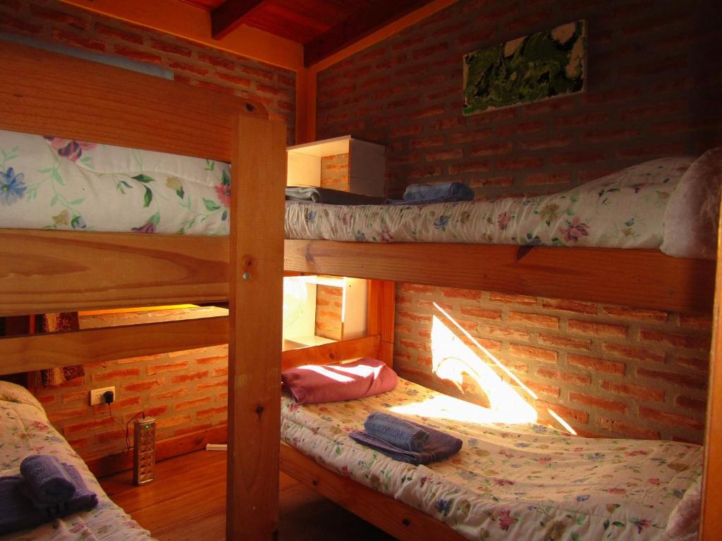 two bunk beds in a room with a fireplace at CABAÑAS SANTA RITA - Tanti, Córdoba in Tanti