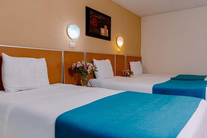 Postel nebo postele na pokoji v ubytování Kasa Hotel & Suites