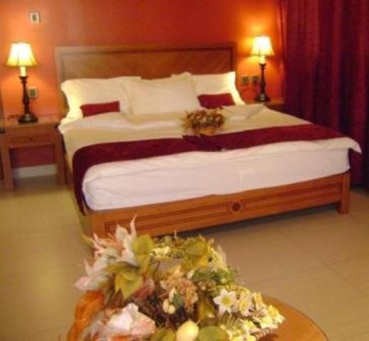 Postel nebo postele na pokoji v ubytování La Rosa Hotel By Brother International