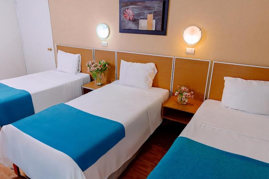 Postel nebo postele na pokoji v ubytování Kasa Hotel & Suites