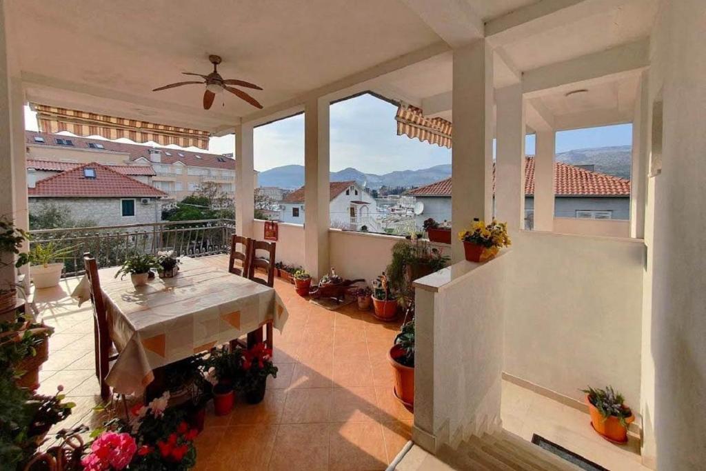 Apartments by the sea Trogir - 24405
