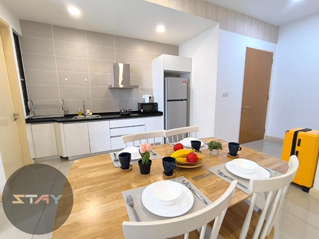 Kuchyň nebo kuchyňský kout v ubytování DP Family 6Pax Stylish Comfort Netflix BySTAY