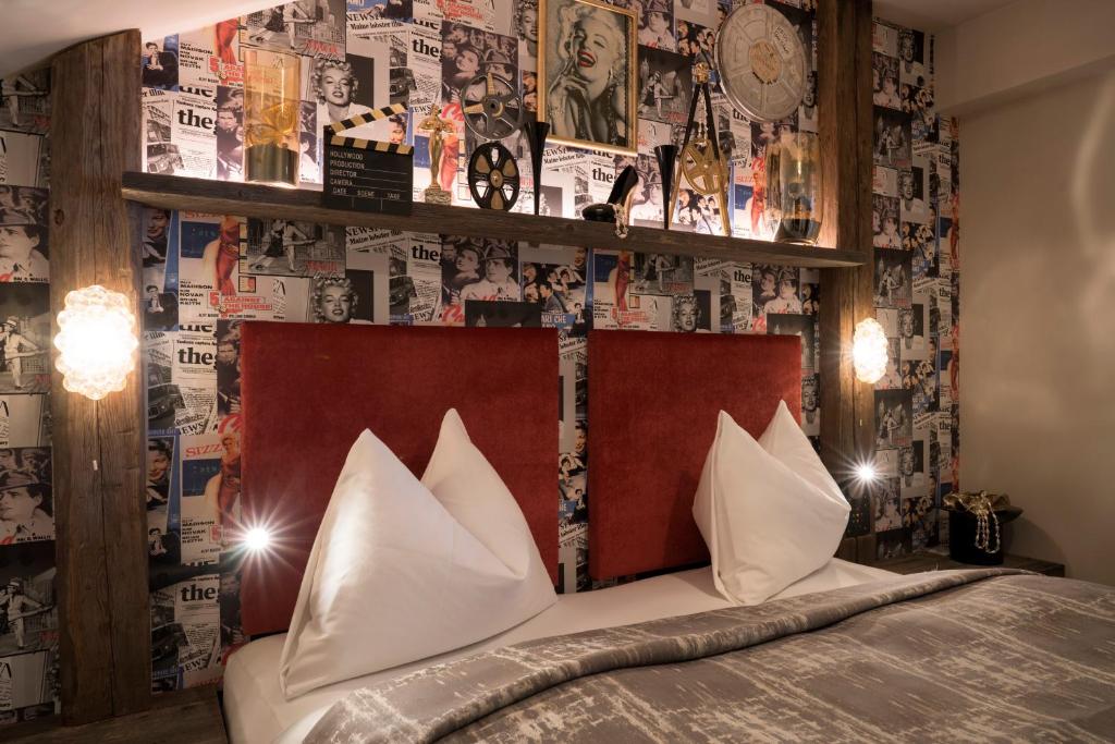 Postel nebo postele na pokoji v ubytování Boutique Hotel im Auracher Löchl