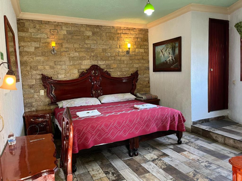 Postel nebo postele na pokoji v ubytování Hotel Las Flores