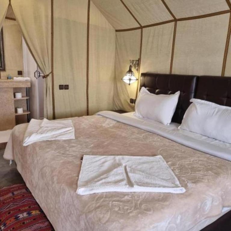 Postel nebo postele na pokoji v ubytování Traveling Luxury Camp