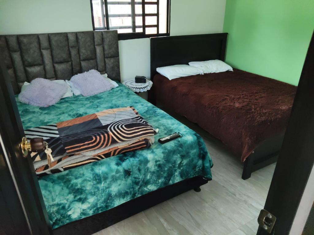 Postel nebo postele na pokoji v ubytování Hostal familiar aventura andina