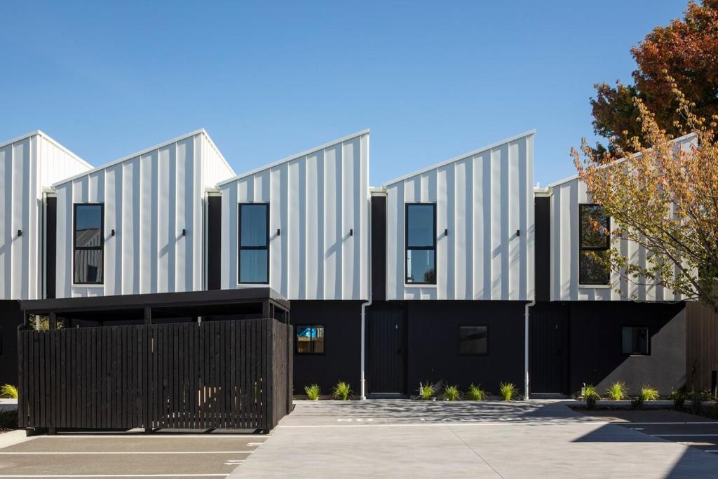 New Three Bedroom Townhouse - Walk to the CBD! - Resim 11