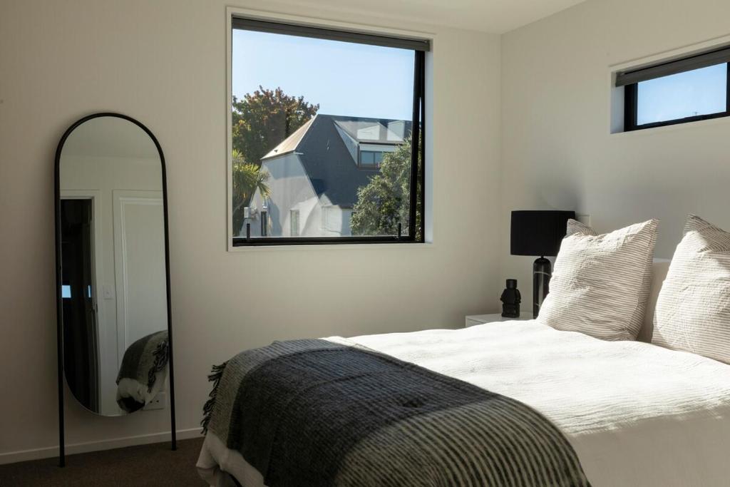 New Three Bedroom Townhouse - Walk to the CBD! - Resim 6