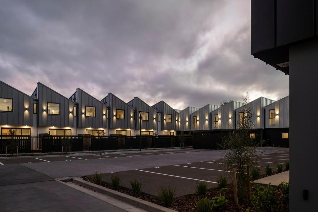 New Three Bedroom Townhouse - Walk to the CBD! - Resim 5