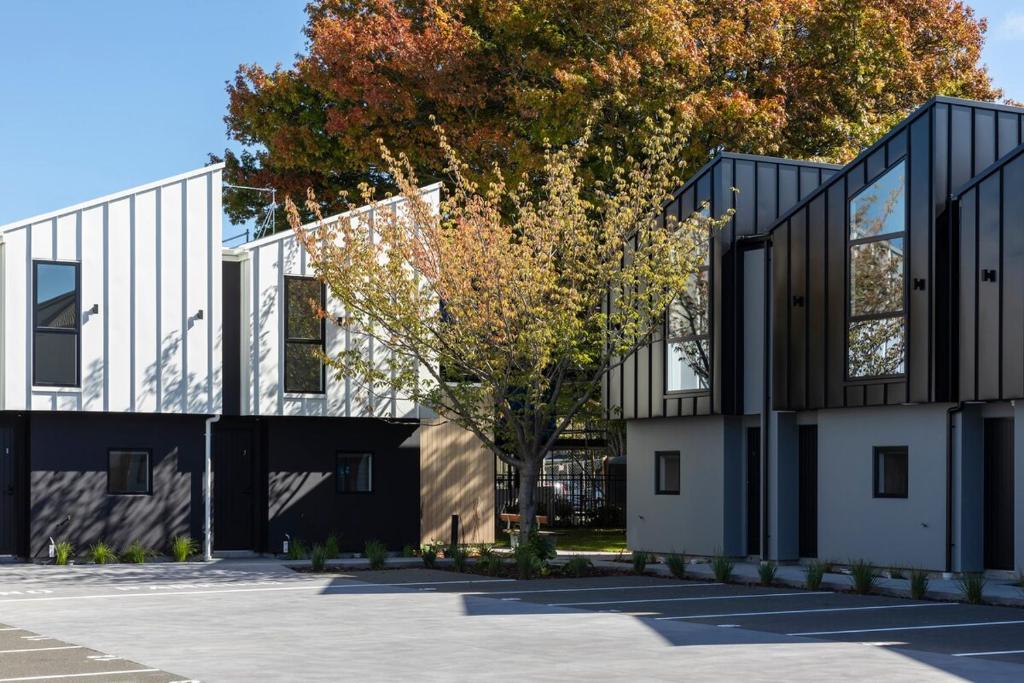 New Three Bedroom Townhouse - Walk to the CBD! - Resim 19