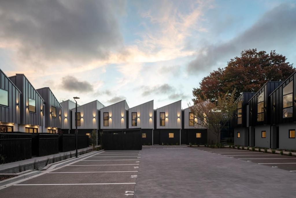 New Three Bedroom Townhouse - Walk to the CBD! - Resim 28