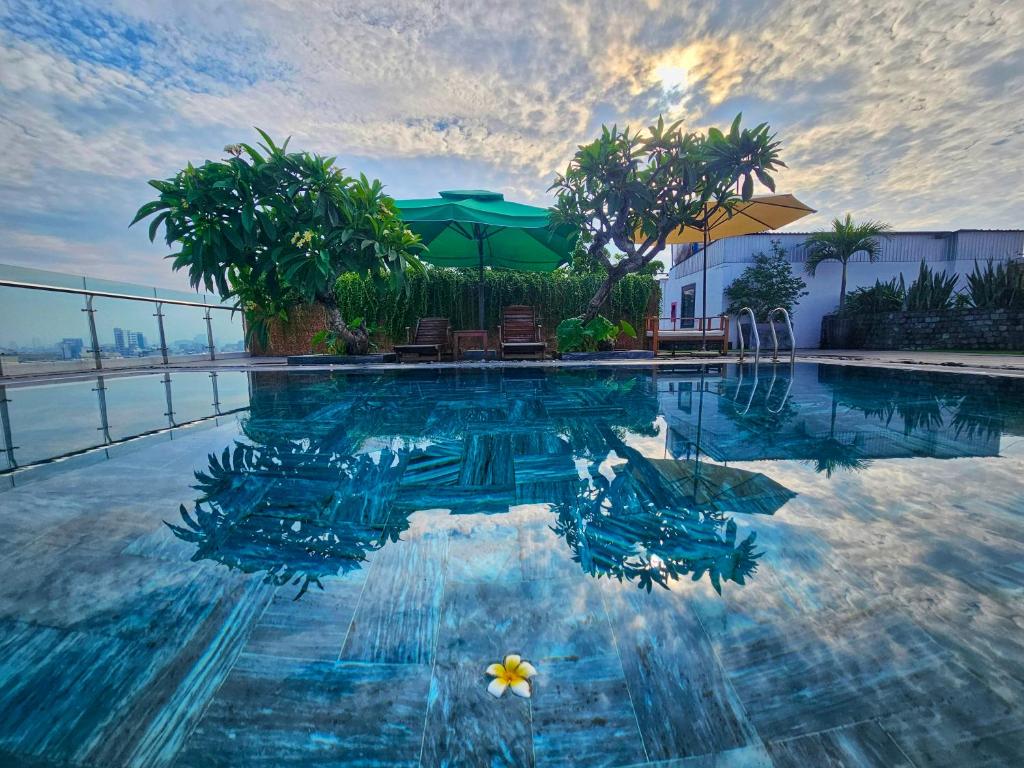 Hồ bơi trong/gần MTR Apartment &amp; Hotel