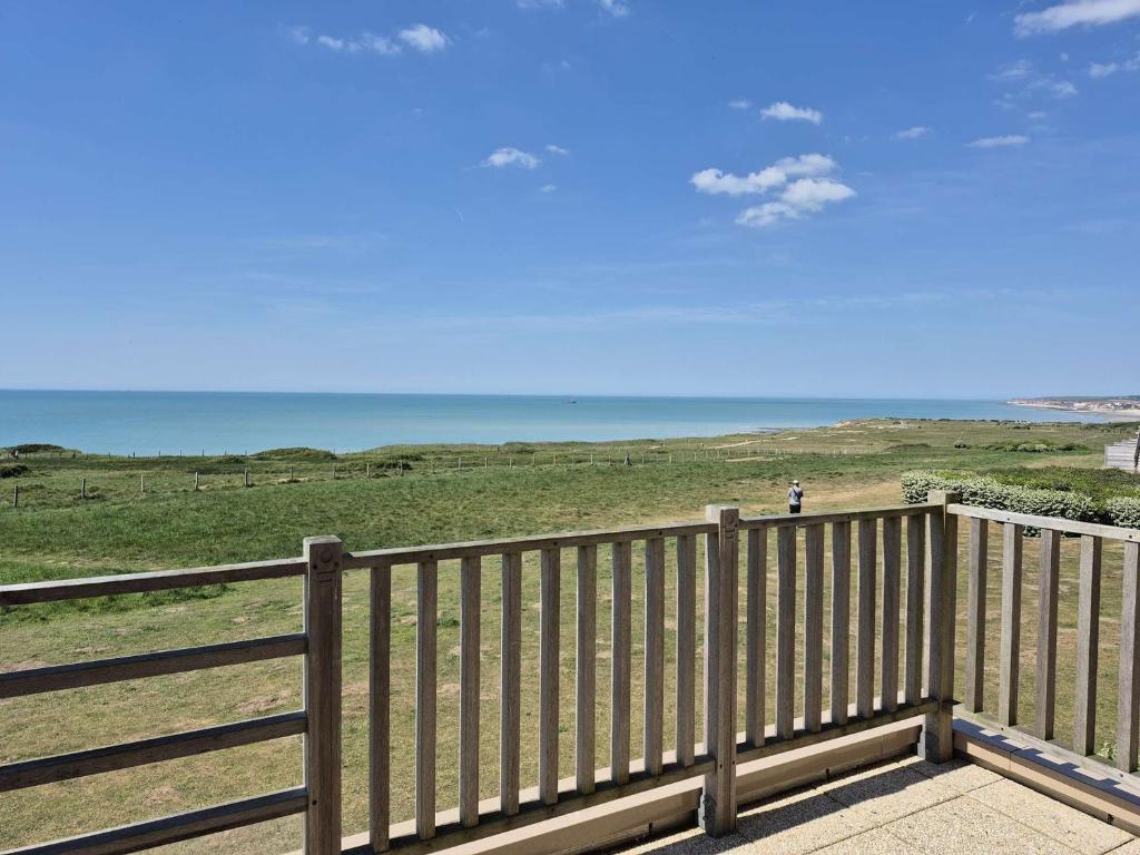 Photo de la galerie de l'établissement Appartement Duplex, Vue Mer, Terrasses, Parking Incl. - FR-1-675-50, à Wimereux