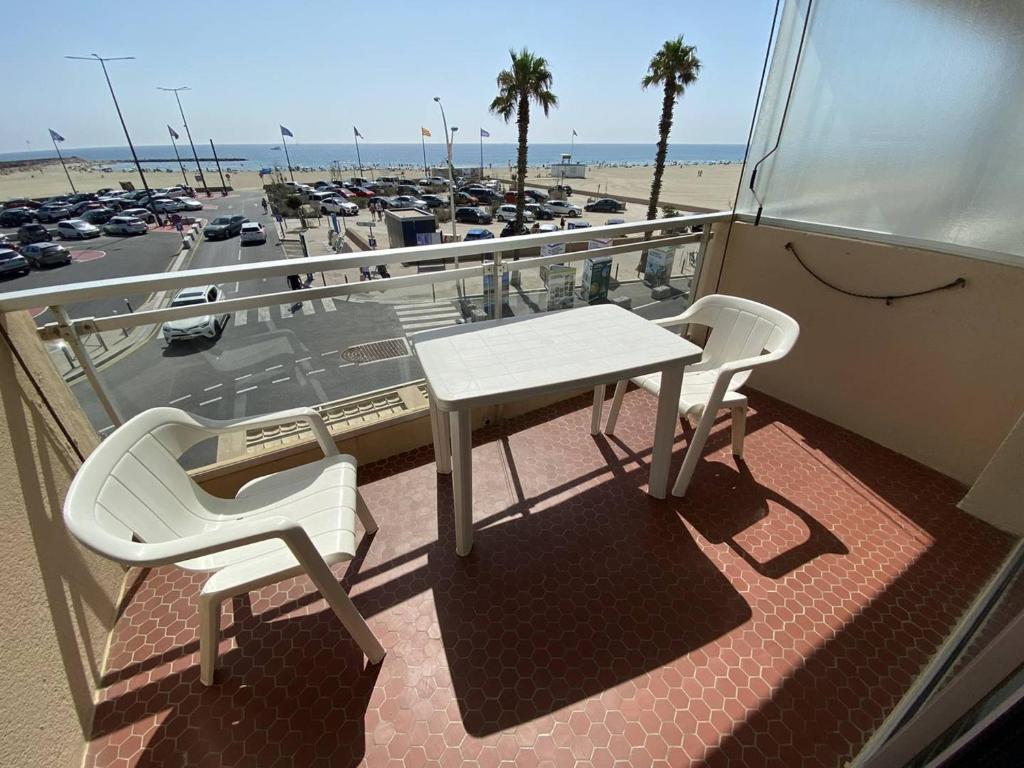 Photo de la galerie de l'établissement Deux pièces face mer - 4 pers à Canet-Plage - FR-1-750-112, à Canet