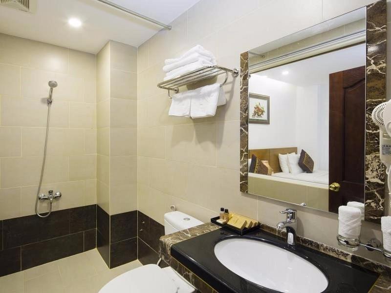 Koupelna v ubytování Sunniva Hotel Nha Trang