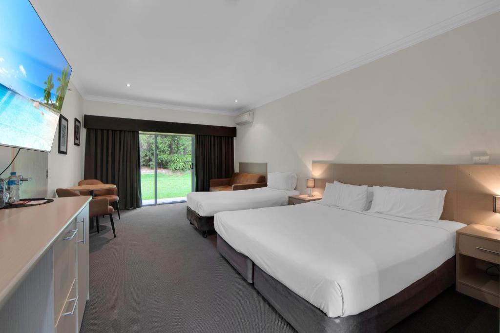 Postel nebo postele na pokoji v ubytování Hunter Gateway Motel
