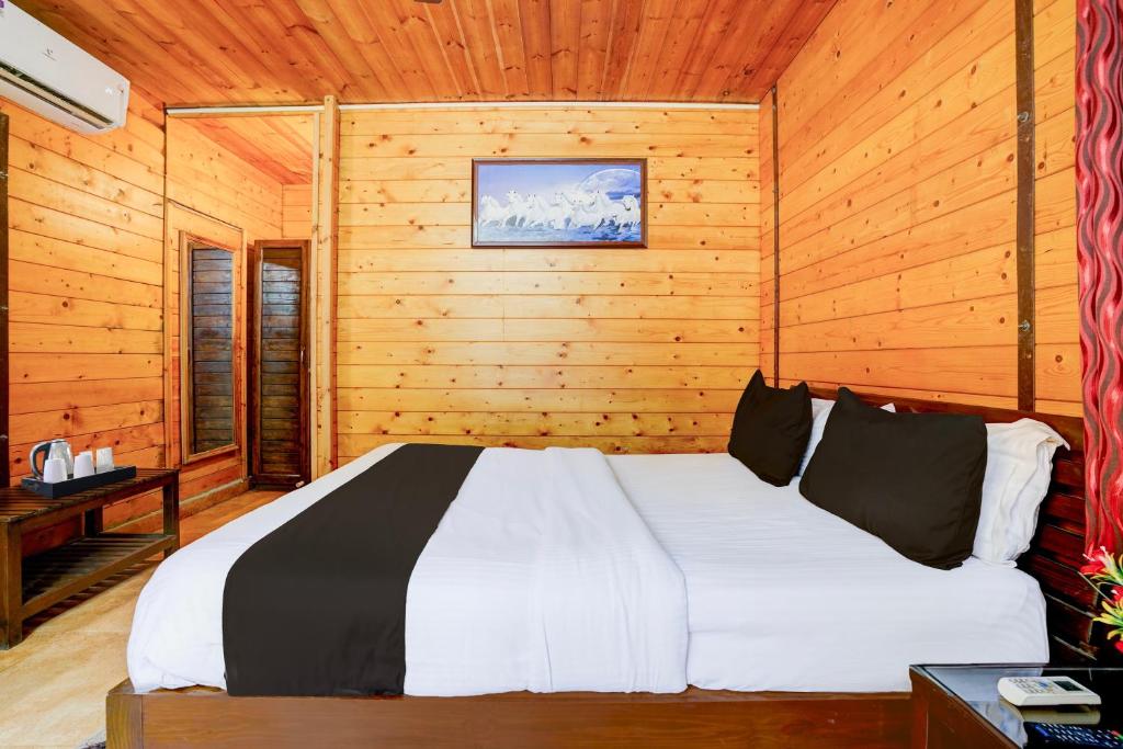 Postel nebo postele na pokoji v ubytování Super Townhouse Morjim