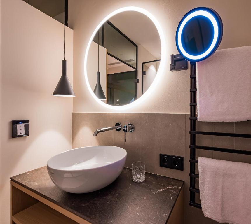 Gutshotel Menterschwaige - Resim 13