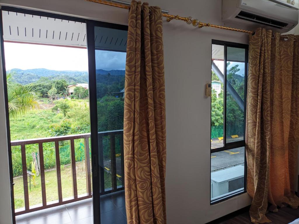 Nespecifikovaný výhled na hory nebo výhled na hory při pohledu z hotelu