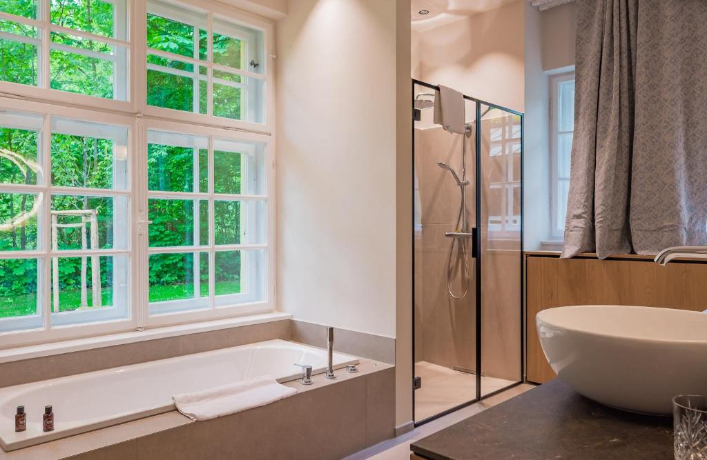 Gutshotel Menterschwaige - Resim 17