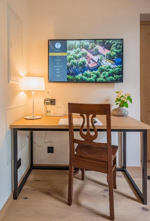 Gutshotel Menterschwaige - Resim 24