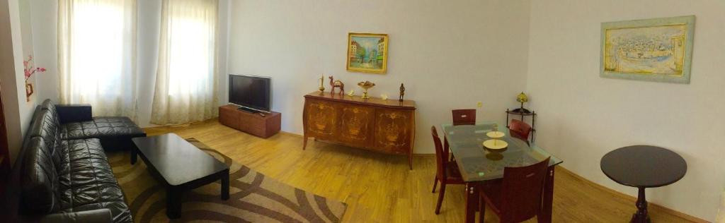 TV a/nebo společenská místnost v ubytování GuestHouse Natali