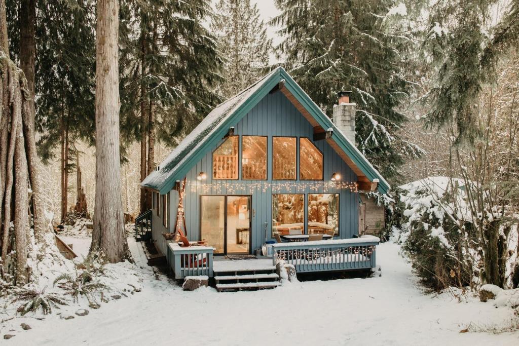a tiny house in the woods in the snow at Mt Baker Rim Cabin 53 - Hot Tub - Wi-Fi - Bbq in Glacier