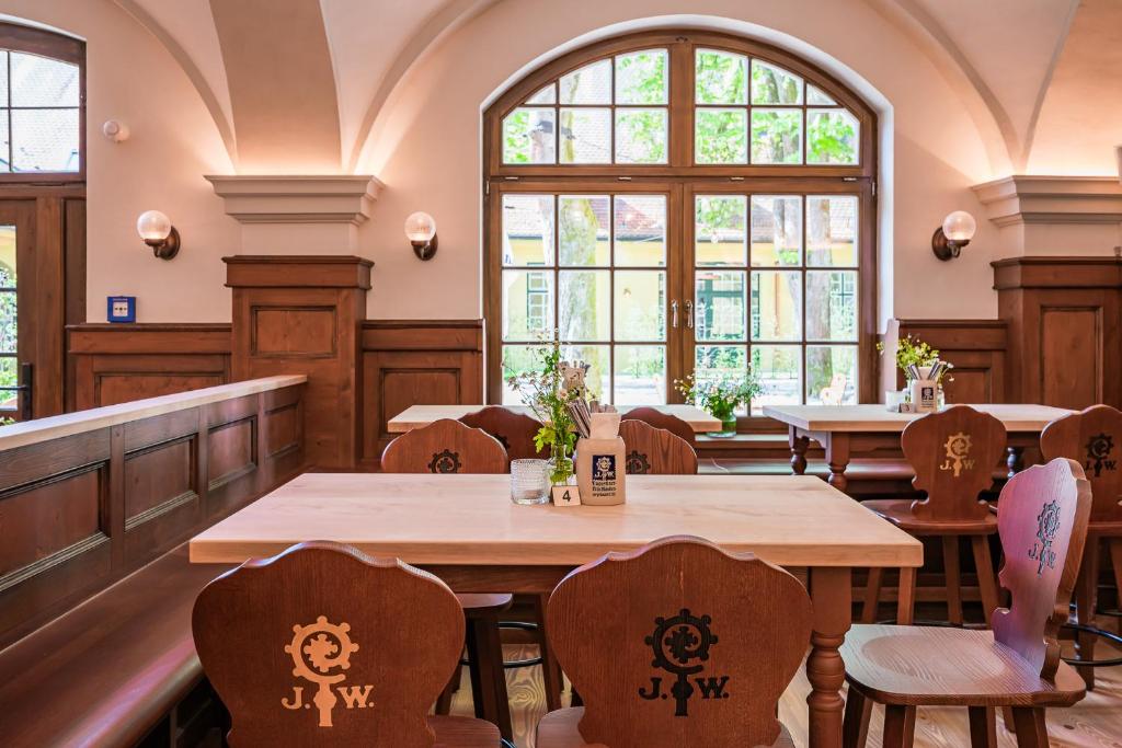 Gutshotel Menterschwaige - Resim 29