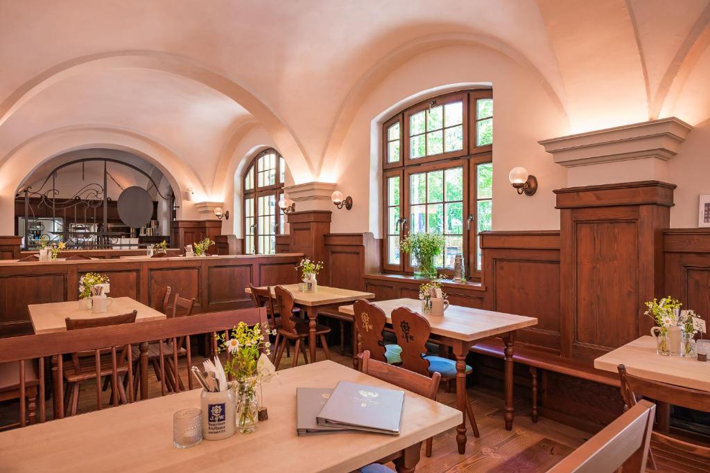 Gutshotel Menterschwaige - Resim 4