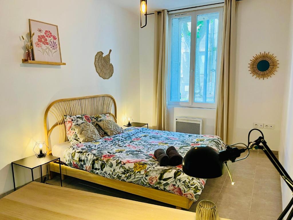 Łóżko lub łóżka w pokoju w obiekcie Le Riquet - Parking et jardin privé, clim, RDC