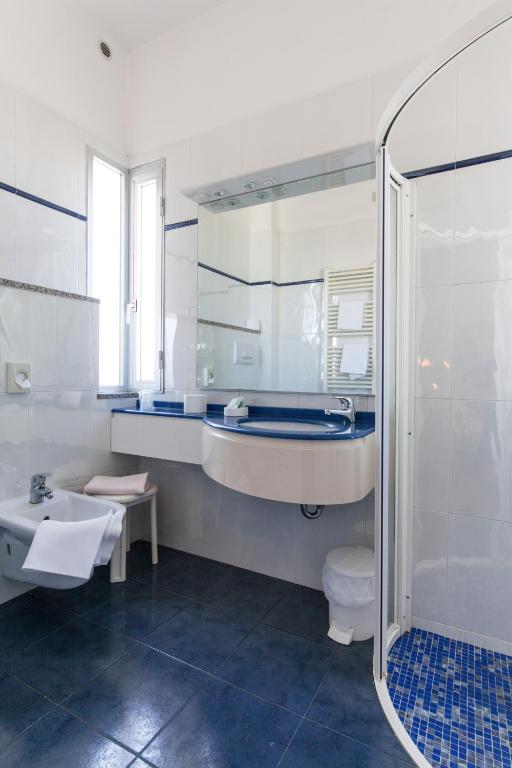 Koupelna v ubytování Hotel Gabbiano