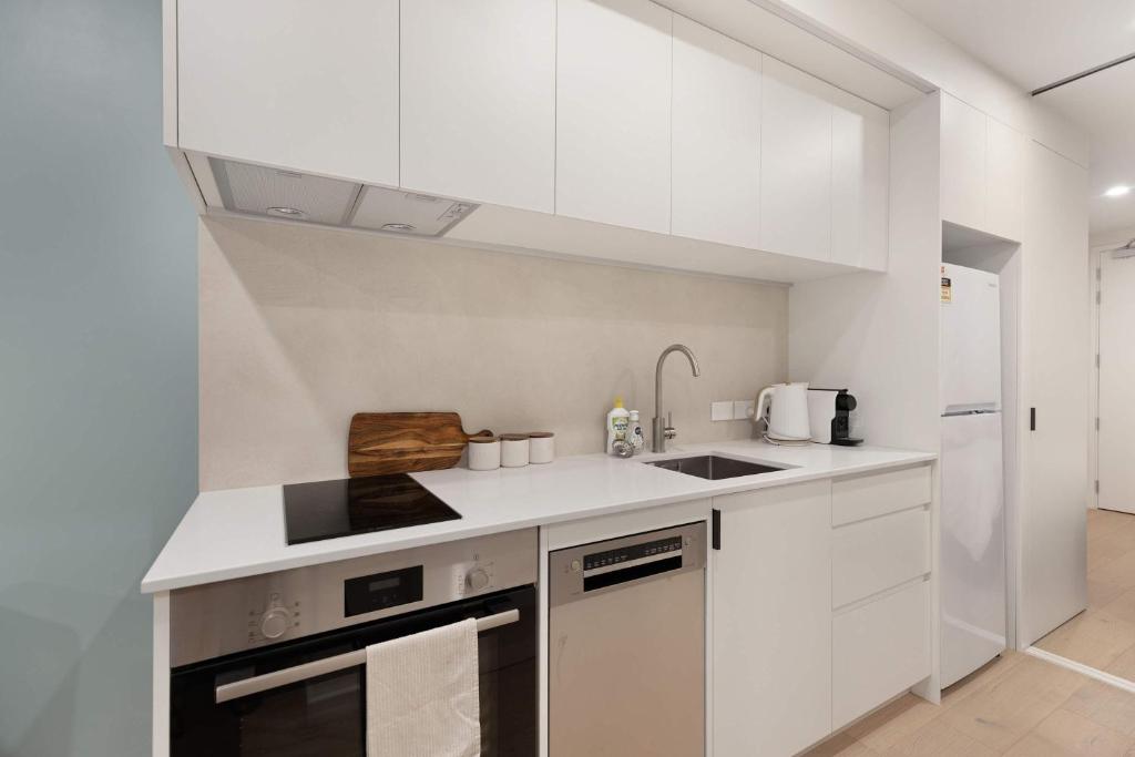 CBD 1BR - Modern Stay with Pool & Gym in Wellington - Resim 2