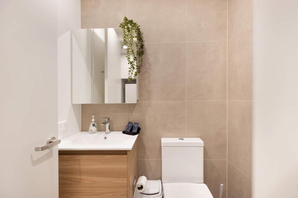 CBD 1BR - Modern Stay with Pool & Gym in Wellington - Resim 13