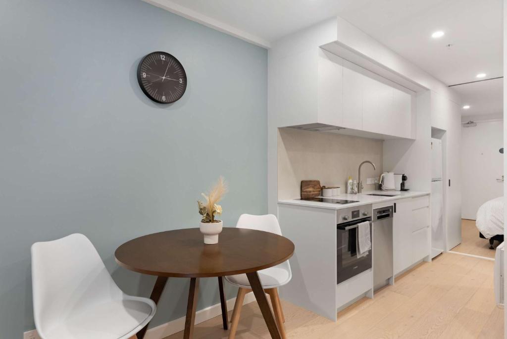 CBD 1BR - Modern Stay with Pool & Gym in Wellington - Resim 14