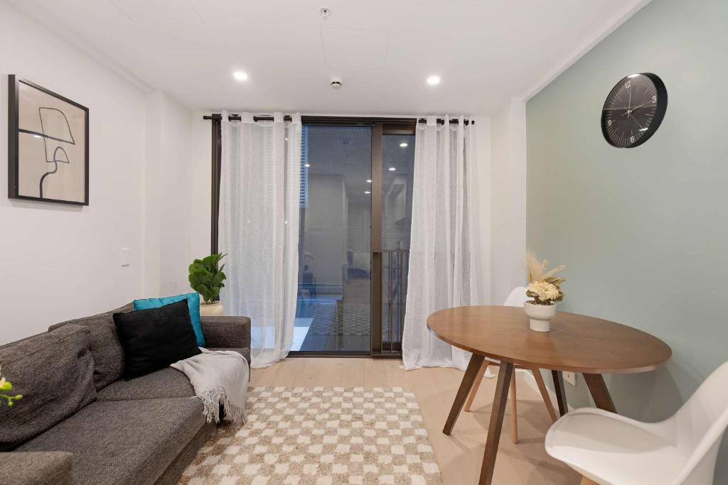CBD 1BR - Modern Stay with Pool & Gym in Wellington - Resim 16