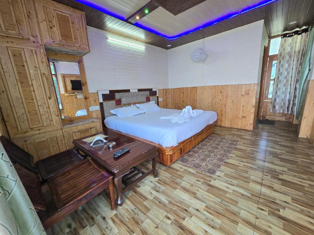 Postel nebo postele na pokoji v ubytování HiLL Mount View Dalhousie Talai Chamba