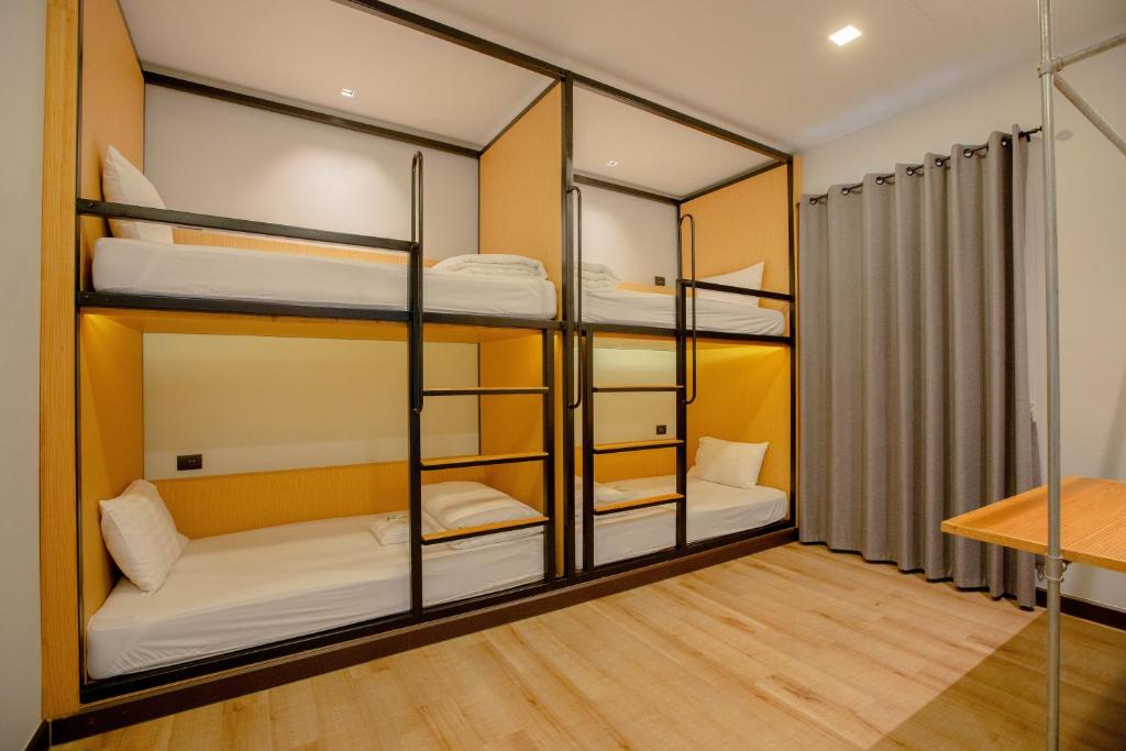 The Royal River Hotel - Bunk Bed With Private Balcony Room
