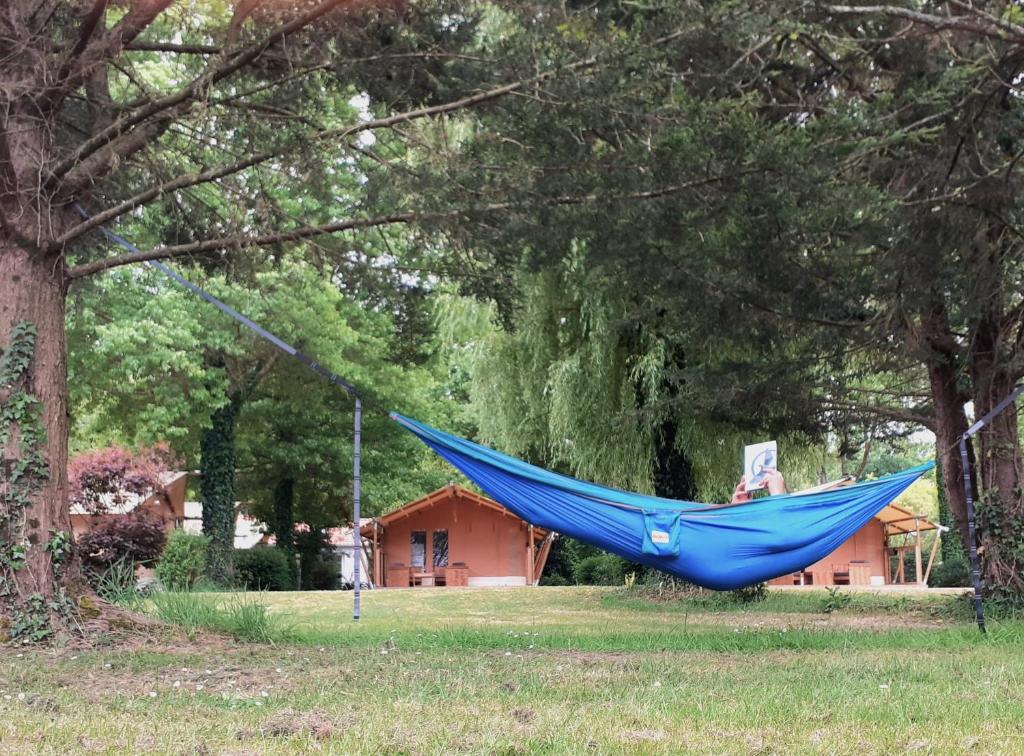 Vonkajšia záhrada v ubytovaní Camping du Chêne