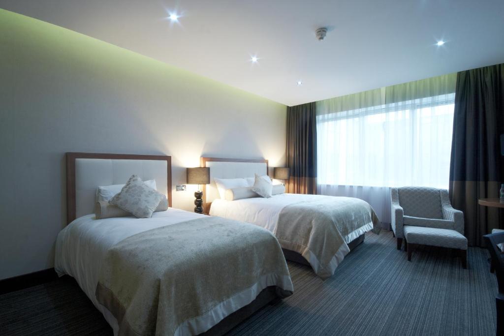 Postel nebo postele na pokoji v ubytování Rochestown Park Hotel & Leisure Centre