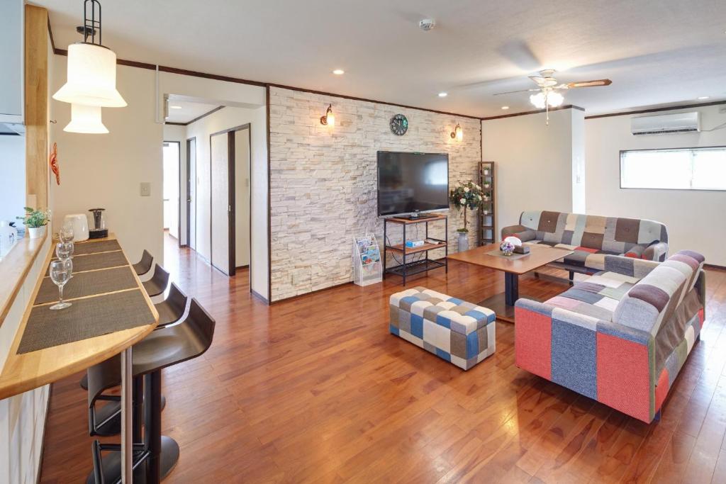 a living room with a couch and a table at Wind Makiminato - Vacation STAY 73174v in Urasoe