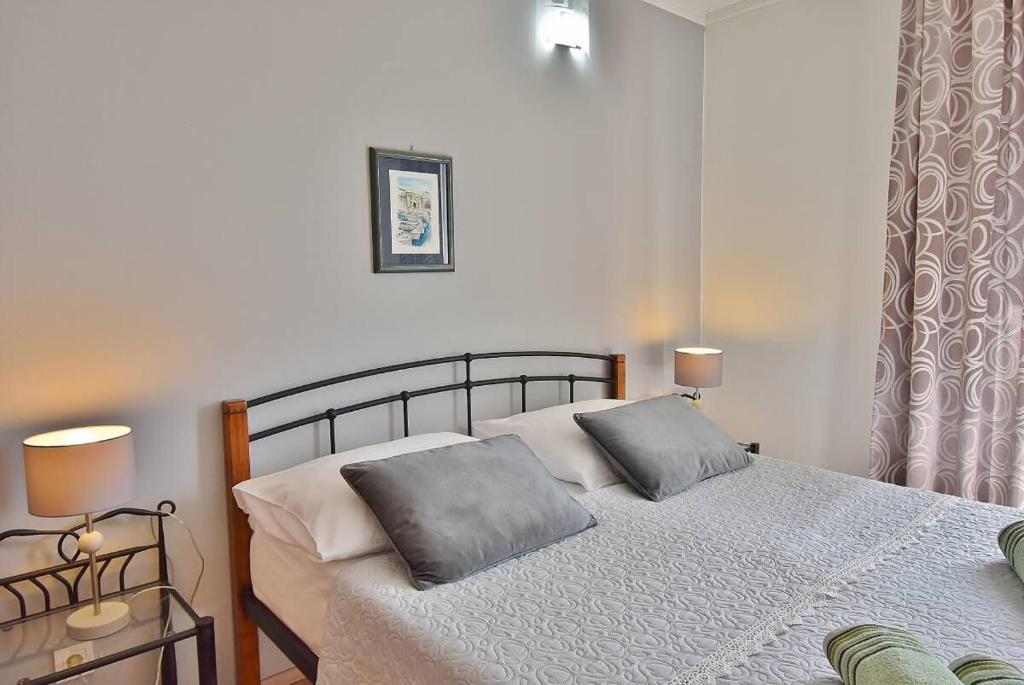 Postel nebo postele na pokoji v ubytování Apartments Ruzica