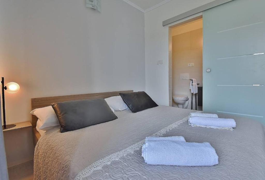 Postel nebo postele na pokoji v ubytování Apartments Ruzica